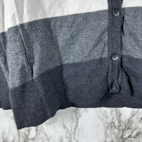 Eddie Bauer Cardigan Sweater Womens Med Long Sleeve V Neck Button Down Striped - Picture 3 of 4